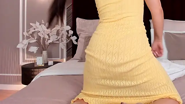 CamillaLarson webcam