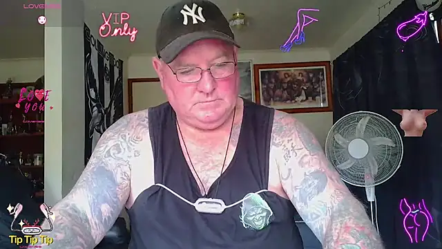 KINKYBLUEYES69 webcam