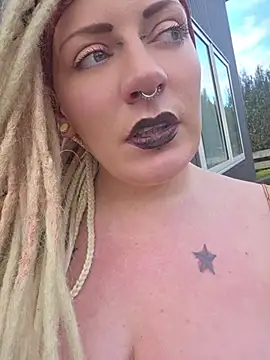 PinkTheHawk webcam