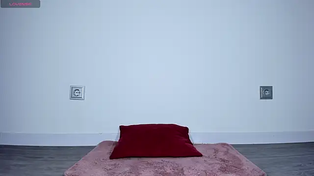 lola_forever webcam