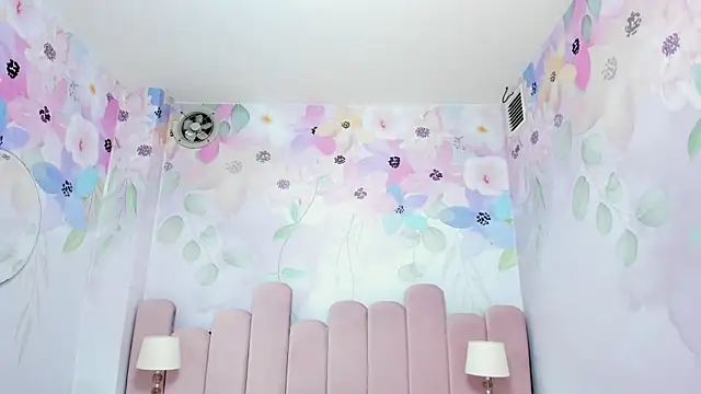 Miabloom19_ webcam