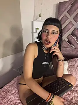 AntonellaCooper_Pink webcam