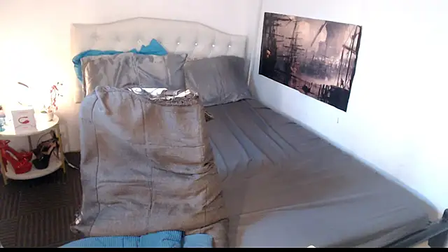 NinaDOM4CUM webcam