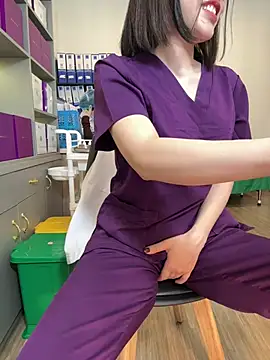 secretly_masturbating live cam on StripChat