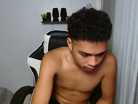 curlyasian_njxx webcam