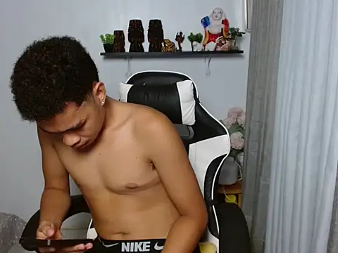 curlyasian_njxx webcam