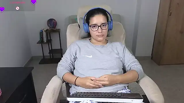 blue__moon_ live cam on StripChat