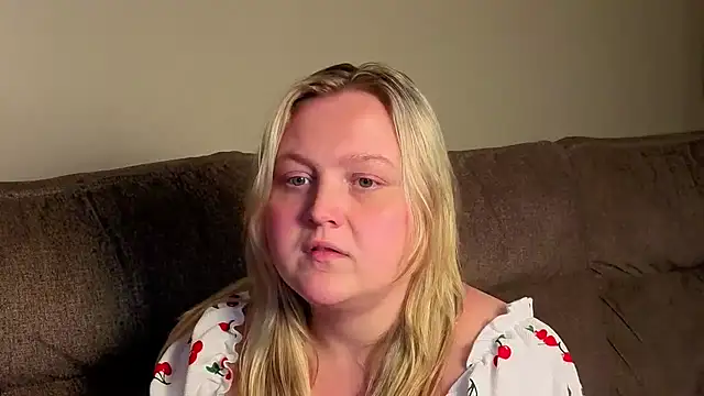 PhatAssBlond webcam