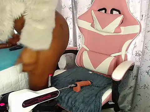 NaughtyMilf_Lilly
