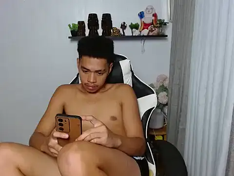 curlyasian_njxx webcam