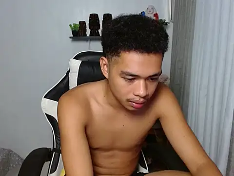 curlyasian_njxx webcam