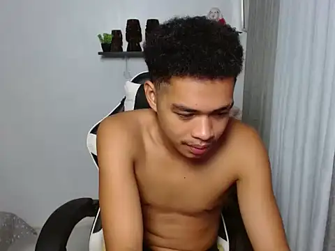 curlyasian_njxx webcam