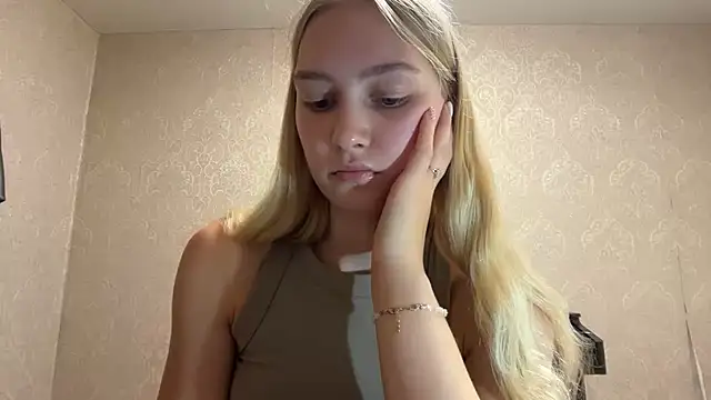 blondegirl2026 webcam