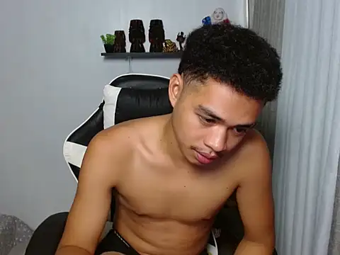 curlyasian_njxx webcam