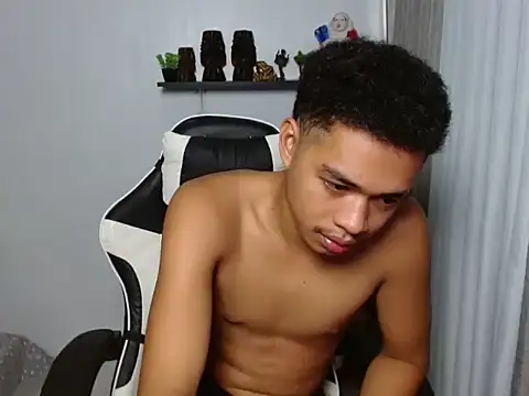 curlyasian_njxx webcam