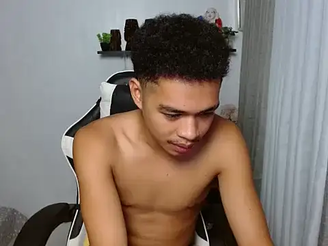 curlyasian_njxx webcam