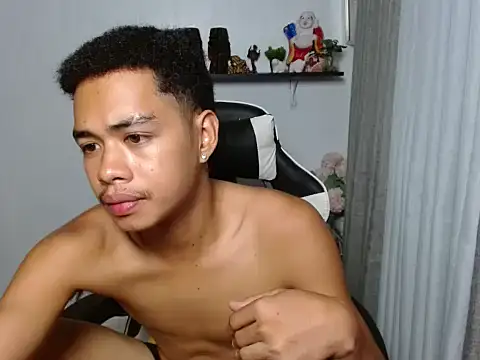 curlyasian_njxx webcam