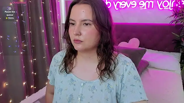 FeralPeach webcam