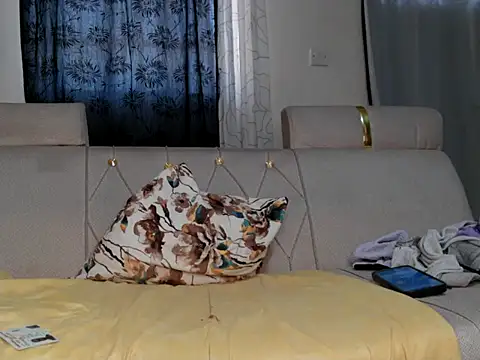 sexyleah25 webcam