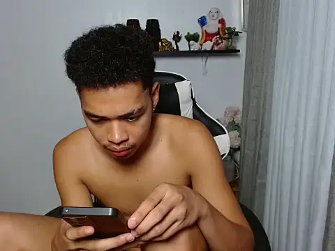curlyasian_njxx webcam