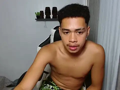 curlyasian_njxx