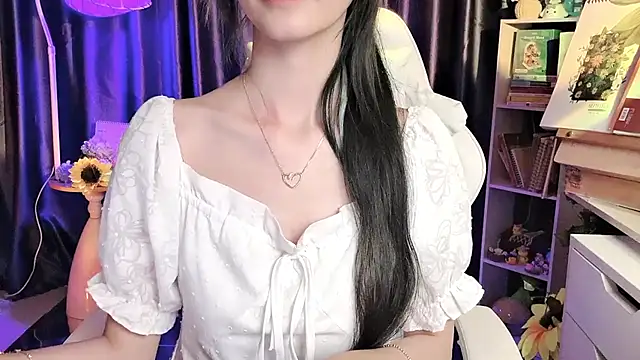 Your-Sunshinee live cam on StripChat