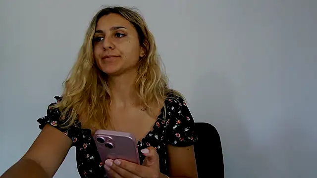 NicolePlay webcam
