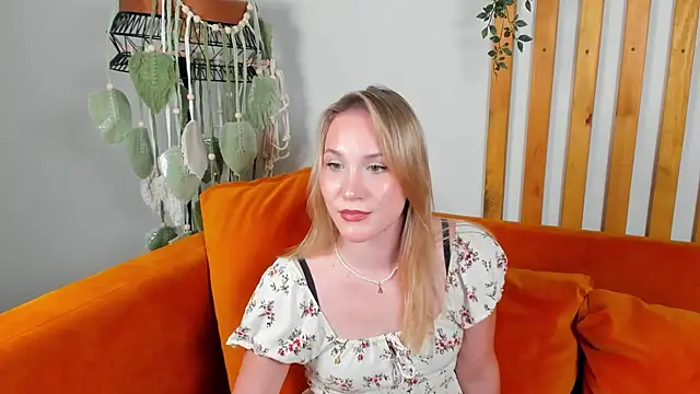 ElaraVoltage webcam