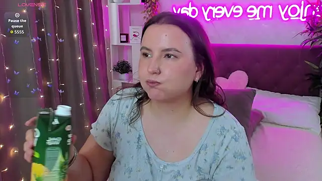 feralpeach - FeralPeach's free webcam - UK Sex Cams
