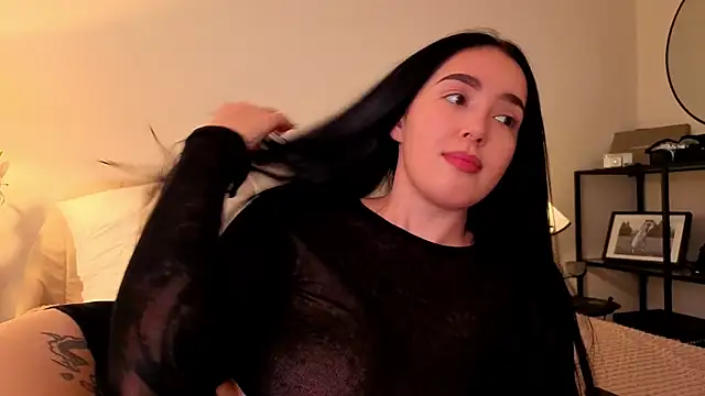 KimKhallifa webcam