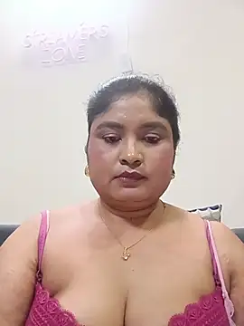 hornyriyanka live cam on StripChat