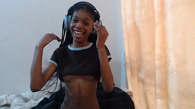 PetiteBarbie_05 live cam on StripChat