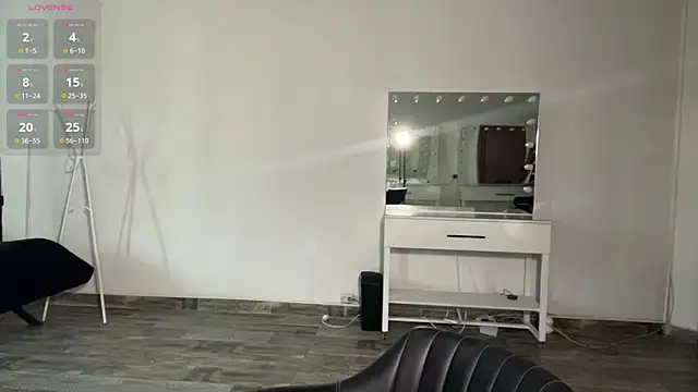 A_Lilly live cam on StripChat