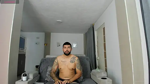 DulceRomance live cam on StripChat