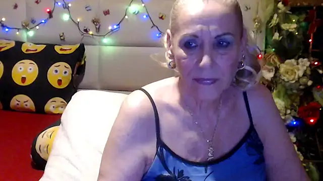 HappyWomanOn webcam