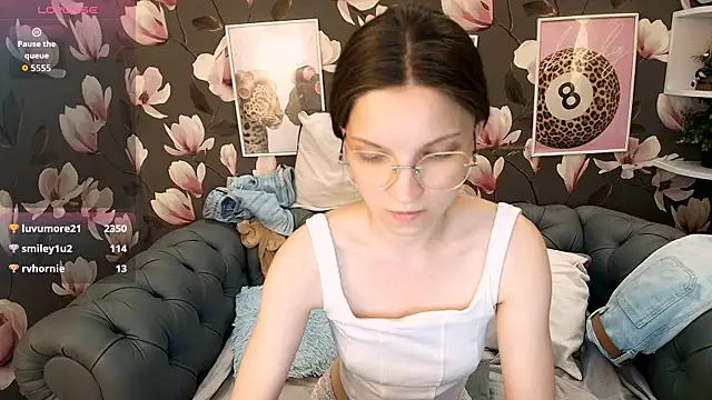 MelaniGrand webcam