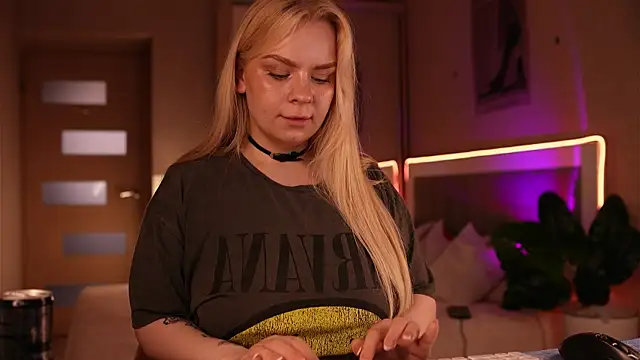 LisaLove3 webcam