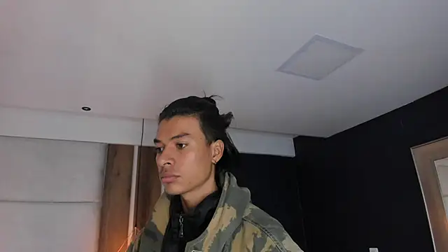 LycanMushu webcam