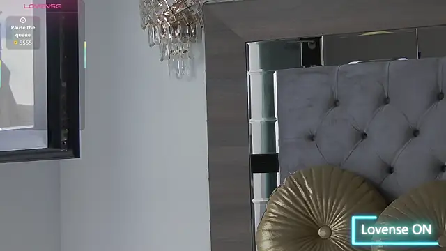 Lorehottie webcam