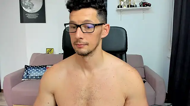 BrutusK08 live cam on StripChat