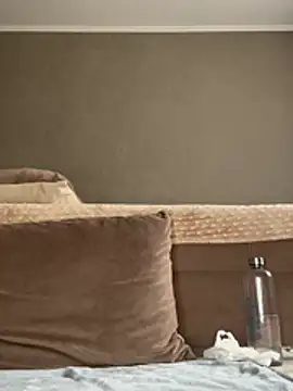LaraVoosh webcam