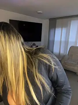 MiaWhitePink_ webcam