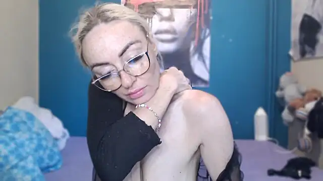NADINNNE webcam