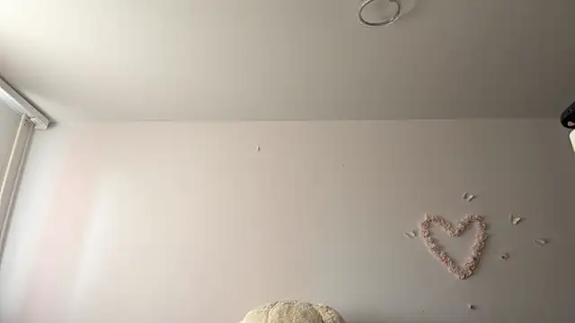 LauranAngelbeck live cam on StripChat