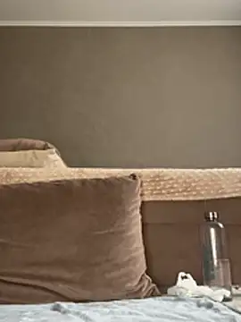 LaraVoosh webcam
