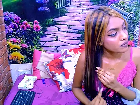 IndianPretty14u2Luv webcam