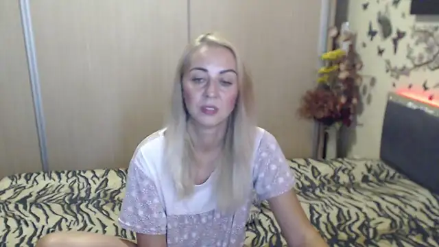 MirabelaSweet live cam on StripChat
