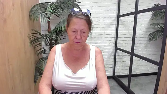 LindaPassionate live cam on StripChat