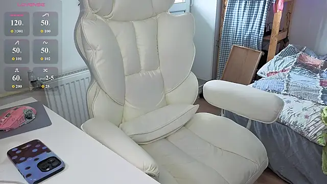 urstripchatgf webcam