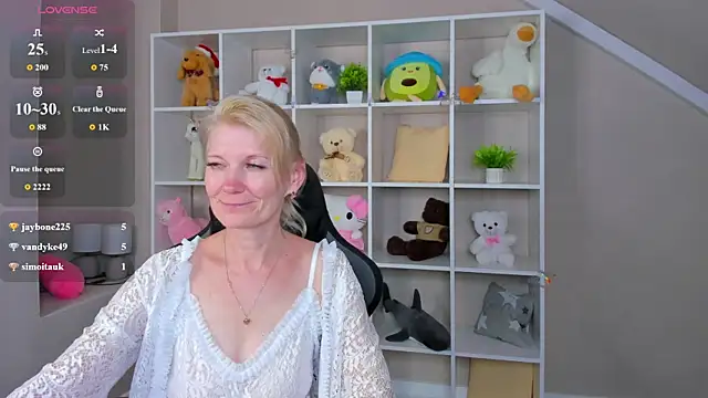Julie_Lucas webcam